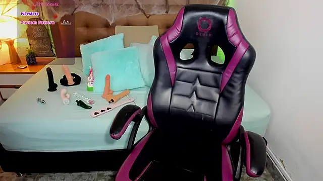 mila katts online show from October 25, 2025, 6:54 am