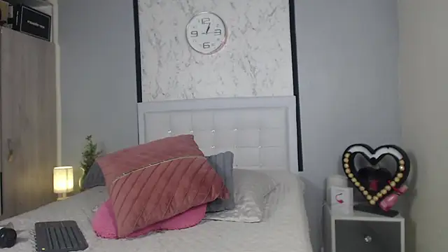 Snapshot of Sofia_Blosom chatting on March 14, 2025, 7:15 am Sofia Blosom online show from March 14, 2025, 7:15 am