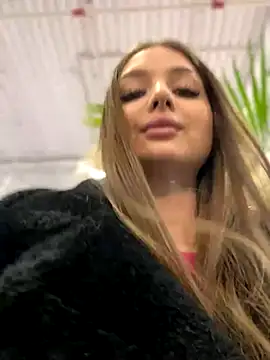 KrisMagnoly online show from December 7, 2024, 4:14 pm