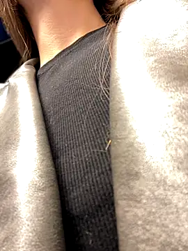 KrisMagnoly online show from September 13, 2025, 4:29 pm