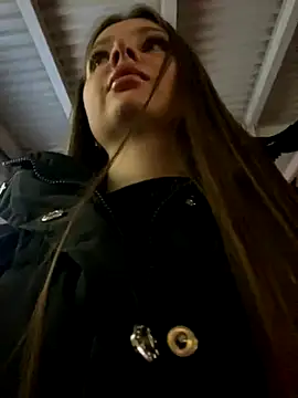 KrisMagnoly online show from October 20, 2025, 3:45 pm