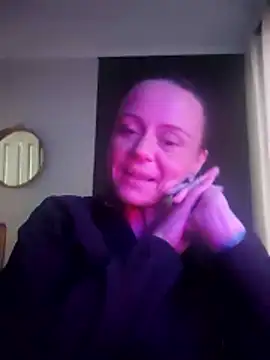 Snapshot of MrsBunnyBum chatting on April 14, 2026, 8:31 am MrsBunnyBum online show from April 14, 2026, 8:31 am