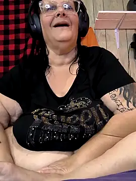 davisdesiresxh online show from October 3, 2025, 2:14 pm