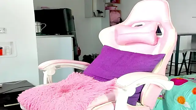 the queen aleja online show from December 3, 2025, 12:14 pm