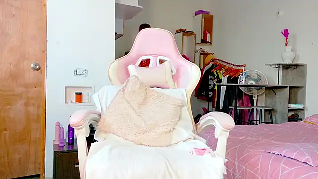 the queen aleja online show from April 1, 2026, 1:41 pm