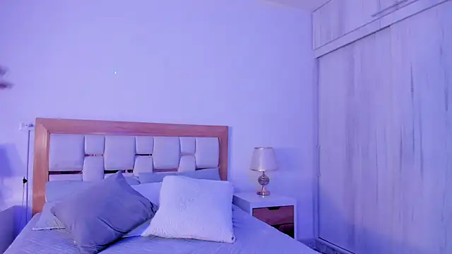 mia hank online show from April 20, 2026, 11:35 am