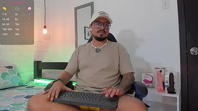 DaviidEvans  online show from October 7, 2025, 12:46 pm