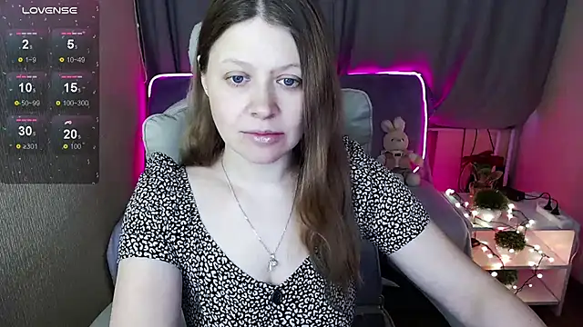 alekasamui online show from February 4, 2025, 3:33 am