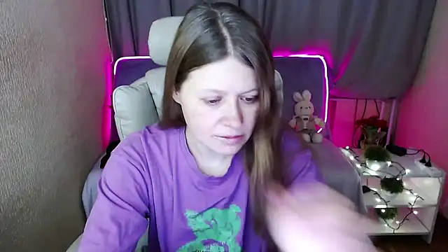 alekasamui online show from February 5, 2025, 1:37 am