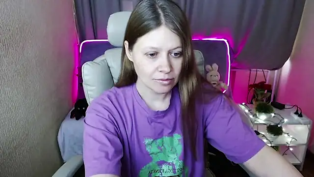 alekasamui online show from February 5, 2025, 4:37 am