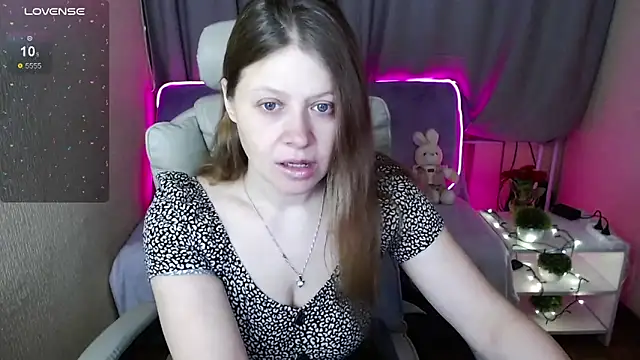 alekasamui online show from February 12, 2025, 12:27 am