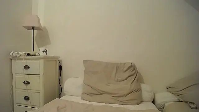 desirmiss1 online show from February 12, 2025, 4:22 pm