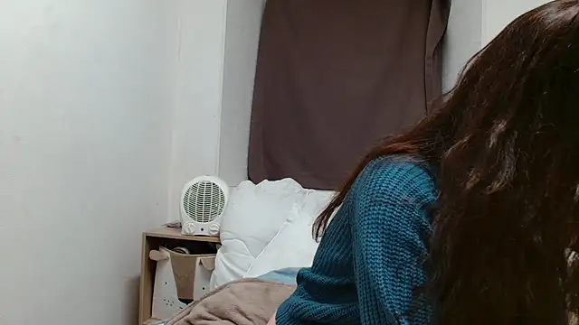 desirmiss1 online show from December 16, 2025, 7:57 am