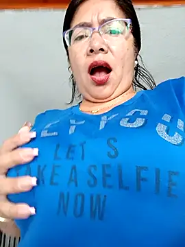   valentina18 online show from January 10, 2025, 1:09 pm