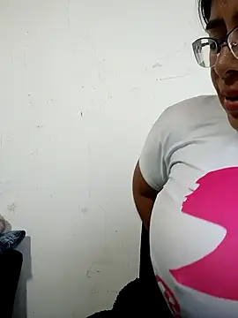   valentina18 online show from January 22, 2025, 4:12 pm