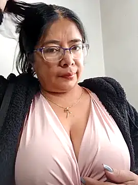   valentina18 online show from February 17, 2025, 4:15 pm