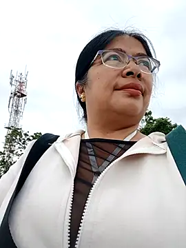   valentina18 online show from February 24, 2025, 1:53 pm