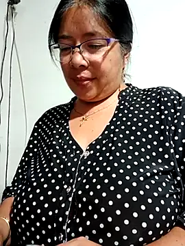   valentina18 online show from March 4, 2025, 11:43 pm