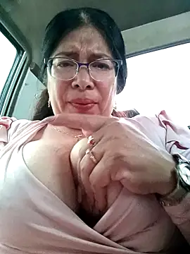   valentina18 online show from March 17, 2025, 4:11 pm