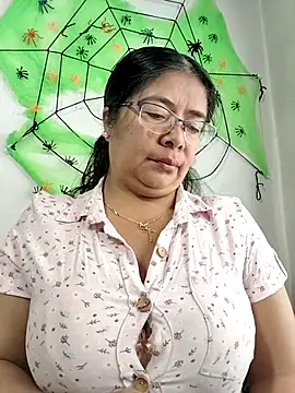   valentina18 online show from October 10, 2025, 1:10 pm