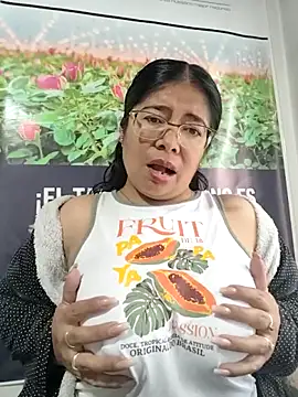   valentina18 online show from April 17, 2026, 1:14 pm