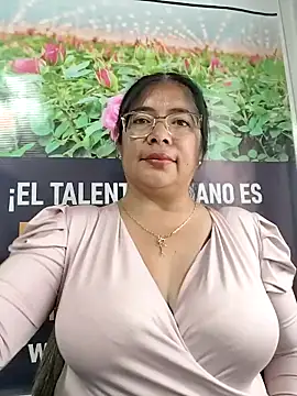   valentina18 online show from April 23, 2026, 7:38 pm