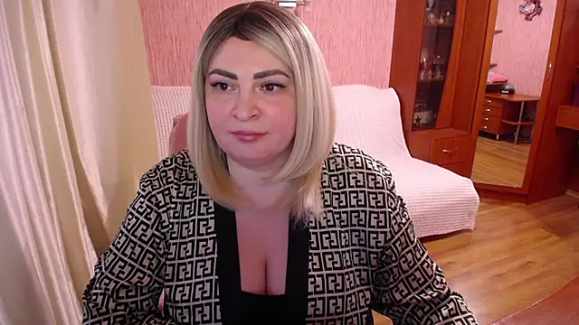 Snapshot of -MeowMeow chatting on June 27, 2026, 3:39 pm -MeowMeow online show from June 27, 2026, 3:39 pm