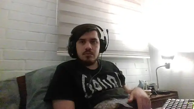 Snapshot of hung_weeb chatting on June 8, 2026, 1:39 am hung weeb online show from June 8, 2026, 1:39 am