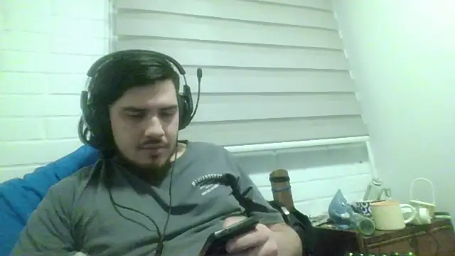 Snapshot of hung_weeb chatting on July 12, 2026, 3:52 am hung weeb online show from July 12, 2026, 3:52 am