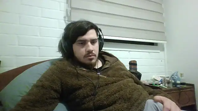 Snapshot of hung_weeb chatting on July 29, 2026, 2:10 am hung weeb online show from July 29, 2026, 2:10 am