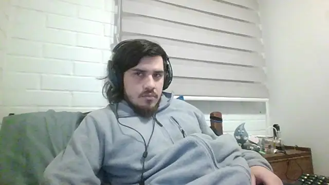 Snapshot of hung_weeb chatting on August 3, 2026, 2:32 am hung weeb online show from August 3, 2026, 2:32 am