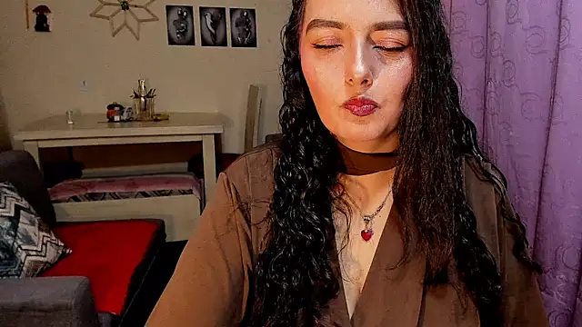 emma luxy online show from April 11, 2026, 12:04 am