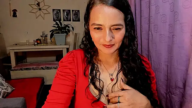 emma luxy online show from April 12, 2026, 11:10 pm