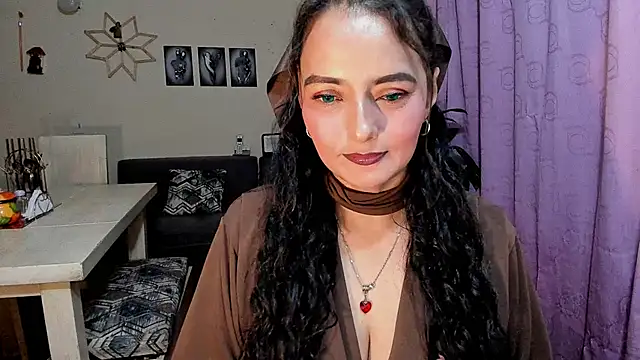 emma luxy online show from April 21, 2026, 11:07 pm