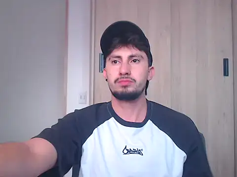 ChrisDamon online show from November 28, 2025, 11:13 am