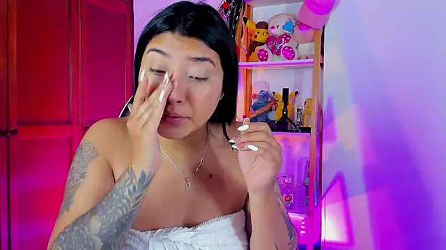 eymy-hadid online show from September 17, 2025, 1:35 pm