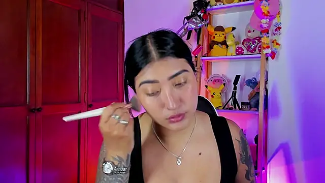 eymy-hadid online show from November 10, 2025, 9:03 pm