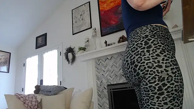 AuroraWillows online show from September 27, 2025, 8:58 pm