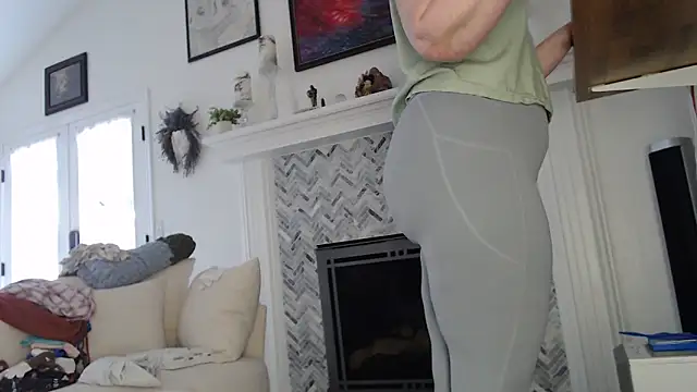 AuroraWillows online show from October 2, 2025, 2:46 pm