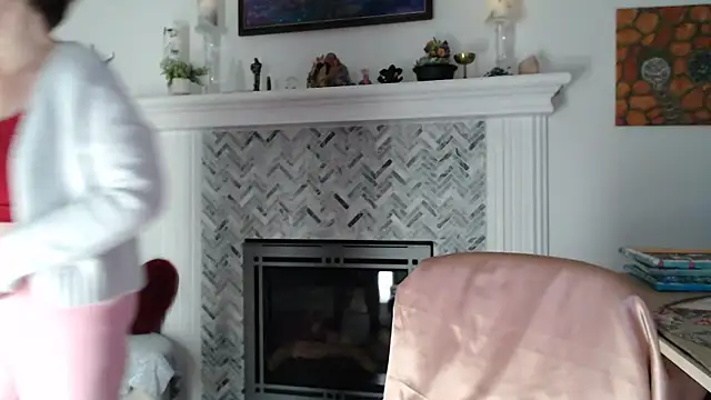 AuroraWillows online show from March 13, 2026, 3:46 am