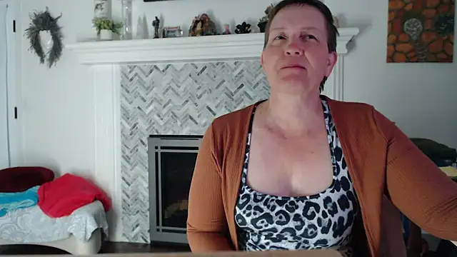 AuroraWillows online show from April 21, 2026, 2:51 am