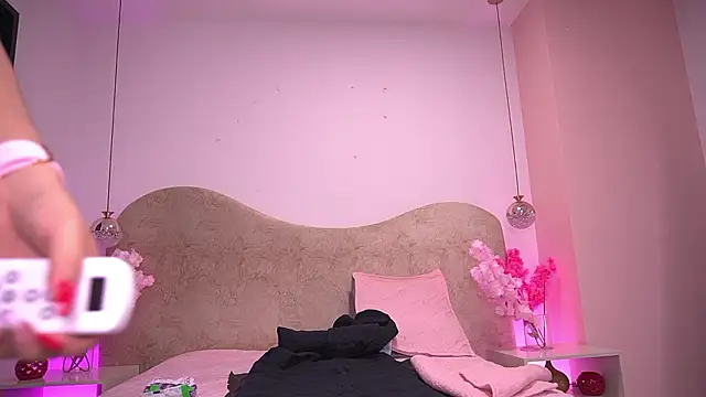 zzoe  online show from March 7, 2026, 3:47 am