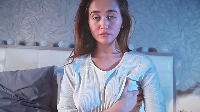 millllina online show from October 9, 2025, 3:43 pm