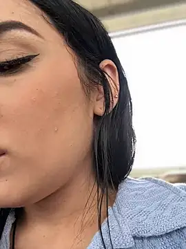 Snapshot of __IRIS__ chatting on June 18, 2026, 4:33 pm IRIS online show from June 18, 2026, 4:33 pm
