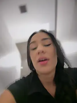 Snapshot of __IRIS__ chatting on July 1, 2026, 3:23 pm IRIS online show from July 1, 2026, 3:23 pm