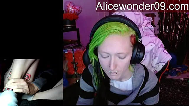 alicewonder09 online show from February 15, 2026, 5:59 am