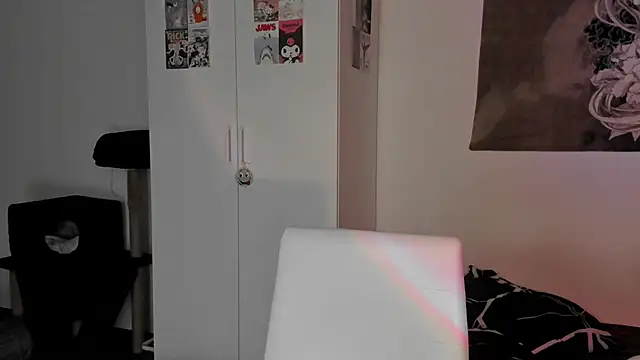 t0riayun0 online show from December 5, 2024, 2:20 am