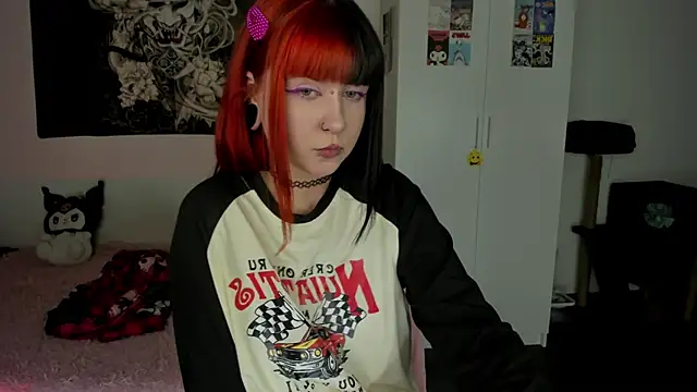 t0riayun0 online show from February 24, 2025, 1:24 am