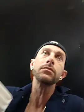 Snapshot of 22sexytwin chatting on January 16, 2025, 4:17 am 22sexytwin online show from January 16, 2025, 4:17 am