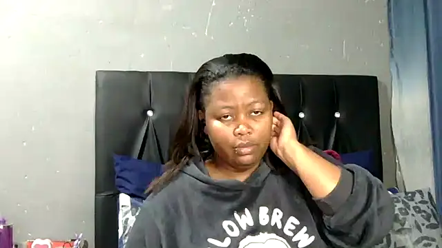 Snapshot of caramelbooty69 chatting on July 6, 2026, 2:25 pm caramelbooty69 online show from July 6, 2026, 2:25 pm